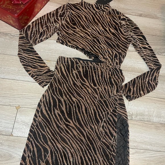 BEAUTIFUL HOLIDAY MAXI DRESS - BLACK GOLD - Picture 7 of 7